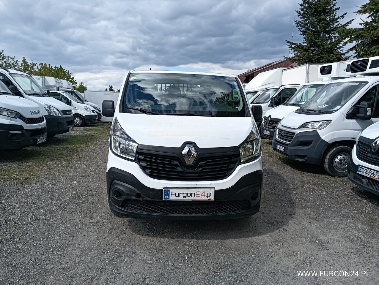 RENAULT TRAFIC SKRZYNIA PAKA Z NAJAZDAMI I PÓŁKAMI NR 689 - Automašīna ar kravas platformu: foto 2 RENAULT TRAFIC SKRZYNIA PAKA Z NAJAZDAMI I PÓŁKAMI NR 689 - Automašīna ar kravas platformu: foto 2