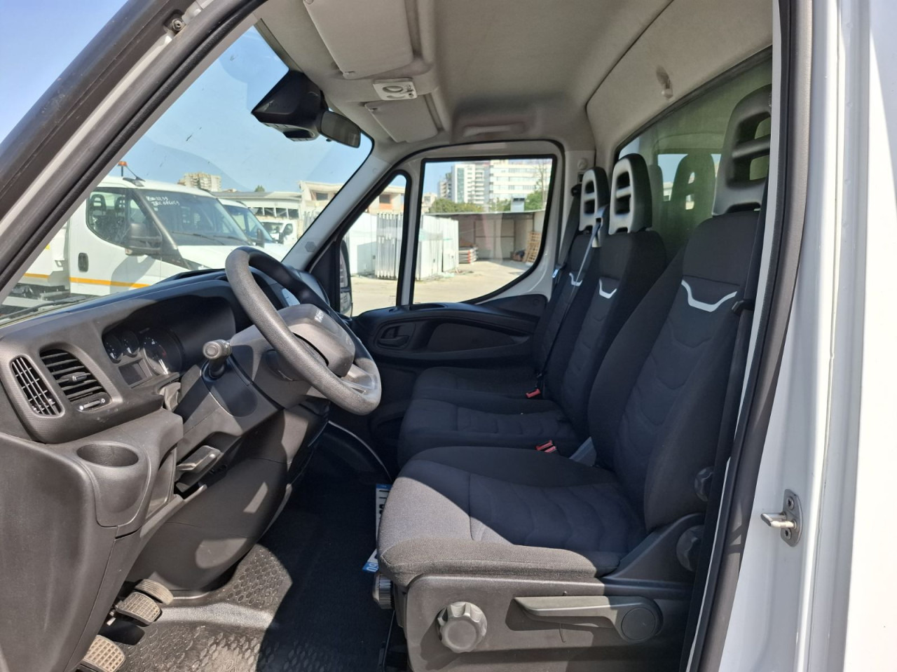 IVECO Daily 35C16H3.0 box/lift - Furgons ar slēgtā virsbūve: foto 2 IVECO Daily 35C16H3.0 box/lift - Furgons ar slēgtā virsbūve: foto 2