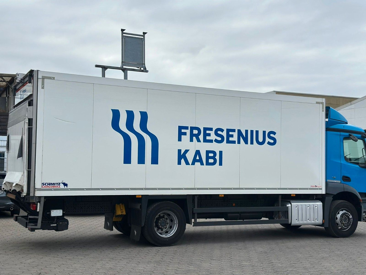 Mercedes-Benz Antos 1830+Isolierkoffer - Kravas automašīna ar slēgto virsbūvi: foto 4 Mercedes-Benz Antos 1830+Isolierkoffer - Kravas automašīna ar slēgto virsbūvi: foto 4