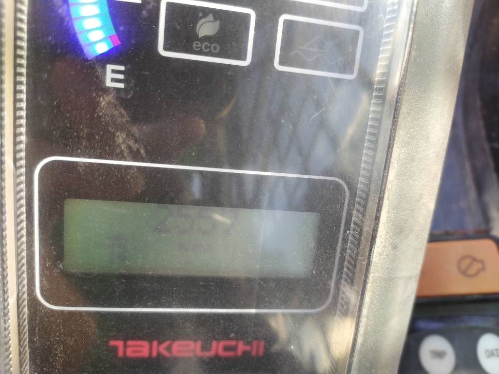 Takeuchi TL 8 - Kompaktiekrāvējs: foto 5 Takeuchi TL 8 - Kompaktiekrāvējs: foto 5