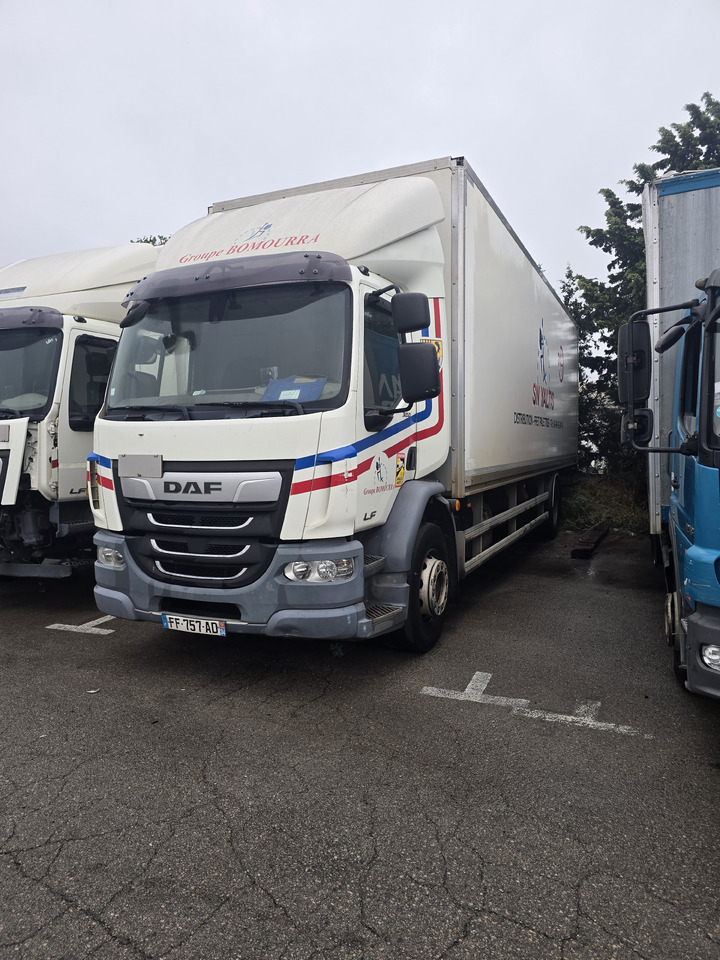 DAF LF 320 - Kravas automašīna ar slēgto virsbūvi: foto 1 DAF LF 320 - Kravas automašīna ar slēgto virsbūvi: foto 1