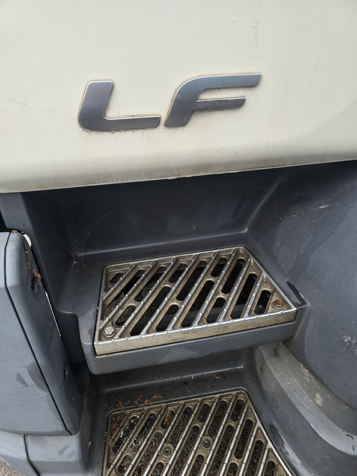 DAF LF 320 - Kravas automašīna ar slēgto virsbūvi: foto 3 DAF LF 320 - Kravas automašīna ar slēgto virsbūvi: foto 3