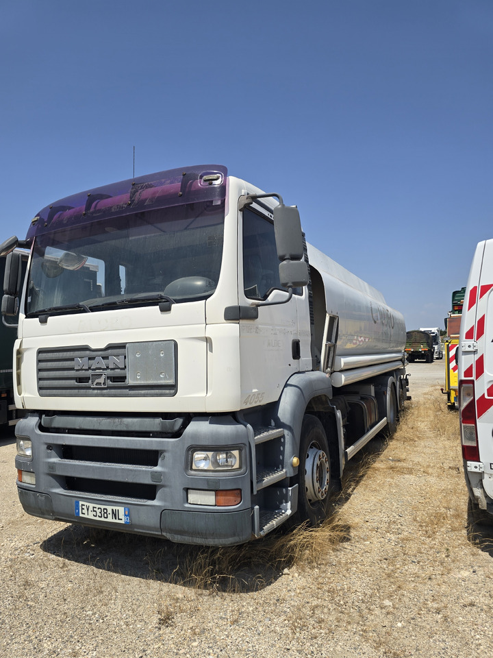 MAN TGA 26-320 - Autocisterna: foto 1 MAN TGA 26-320 - Autocisterna: foto 1