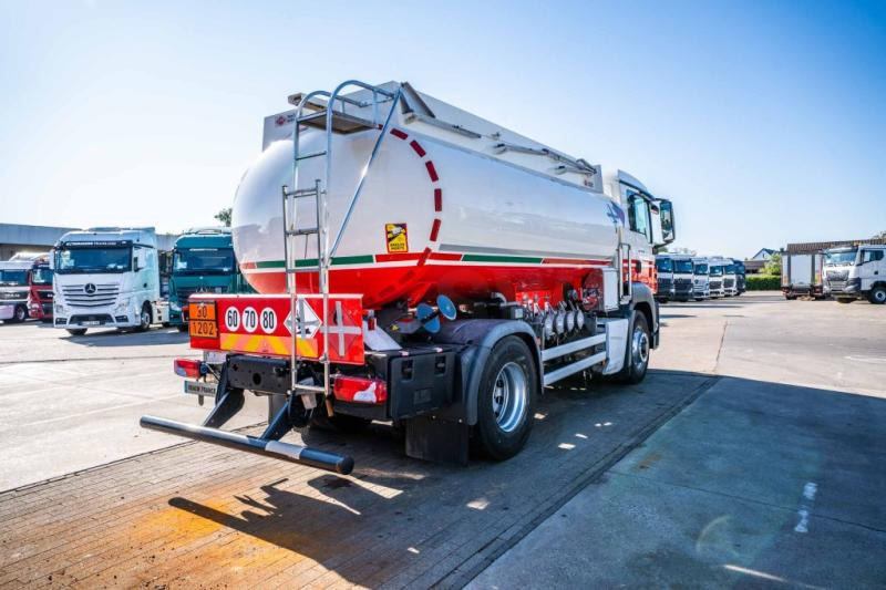 MAN TGS 18.400 4x4H +CM 11.500L /4 COMP - Autocisterna: foto 4 MAN TGS 18.400 4x4H +CM 11.500L /4 COMP - Autocisterna: foto 4