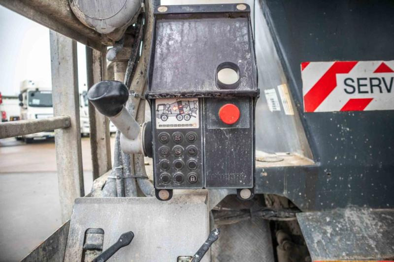 Betonvedējs Mercedes AROCS 3236 BB+LIEBHERR 9M3: foto 8