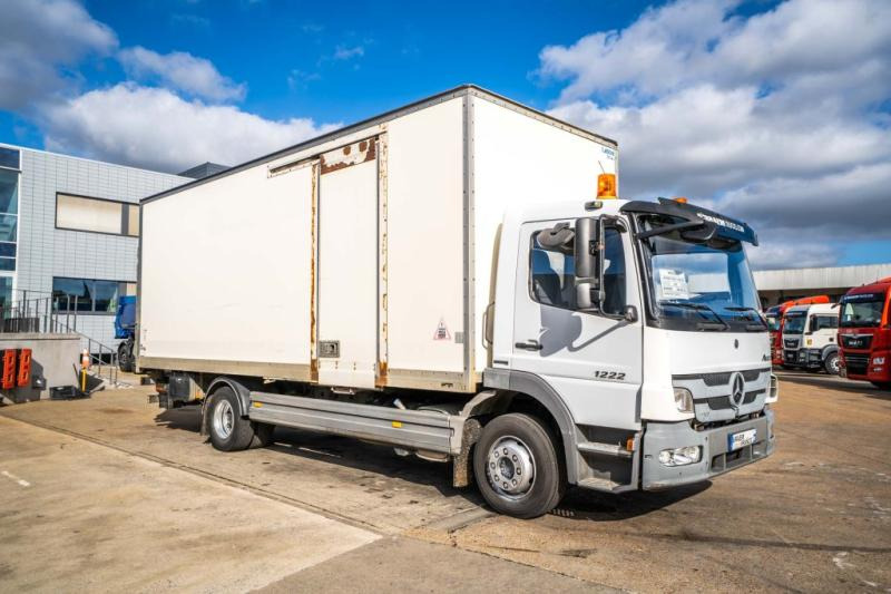 Mercedes ATEGO 1222 + D'HOLLANDIA 1.5T - Kravas automašīna ar slēgto virsbūvi: foto 2 Mercedes ATEGO 1222 + D'HOLLANDIA 1.5T - Kravas automašīna ar slēgto virsbūvi: foto 2