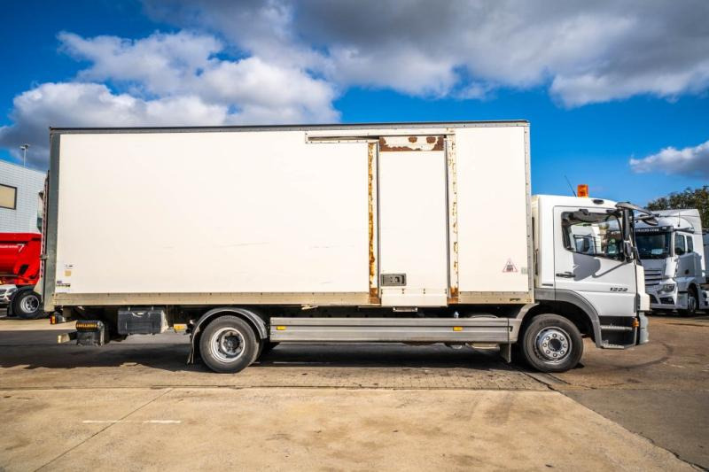 Mercedes ATEGO 1222 + D'HOLLANDIA 1.5T - Kravas automašīna ar slēgto virsbūvi: foto 3 Mercedes ATEGO 1222 + D'HOLLANDIA 1.5T - Kravas automašīna ar slēgto virsbūvi: foto 3