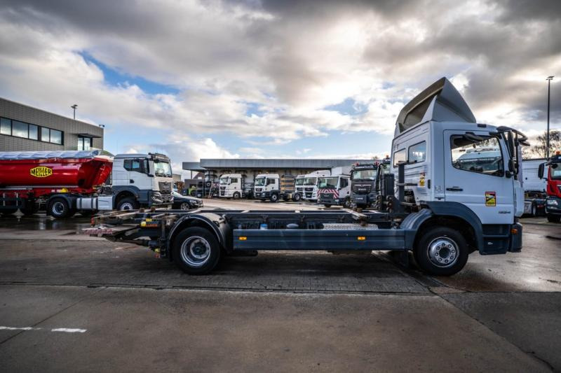 Mercedes ATEGO 1224 // HAYON DHOLLANDIA - Konteineru vedējs/ Kravas automašīna ar noņemamā virsbūve: foto 3 Mercedes ATEGO 1224 // HAYON DHOLLANDIA - Konteineru vedējs/ Kravas automašīna ar noņemamā virsbūve: foto 3