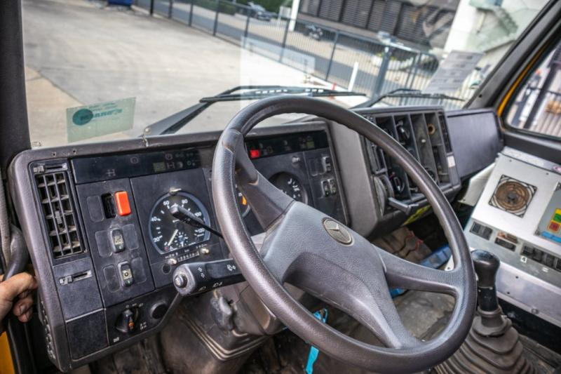 Mercedes SK 2531-6X2-PATA/BITUMEN/ASFALT/GOUDRON - Kravas automašīna pašizgāzējs: foto 5 Mercedes SK 2531-6X2-PATA/BITUMEN/ASFALT/GOUDRON - Kravas automašīna pašizgāzējs: foto 5