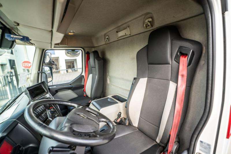 Kravas automašīna ar slēgto virsbūvi Renault D WIDE 320 DXI +DHOLLANDIA: foto 8