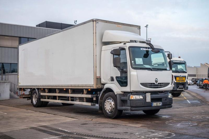 Renault MIDLUM 270 DXI - Kravas automašīna ar slēgto virsbūvi: foto 2 Renault MIDLUM 270 DXI - Kravas automašīna ar slēgto virsbūvi: foto 2