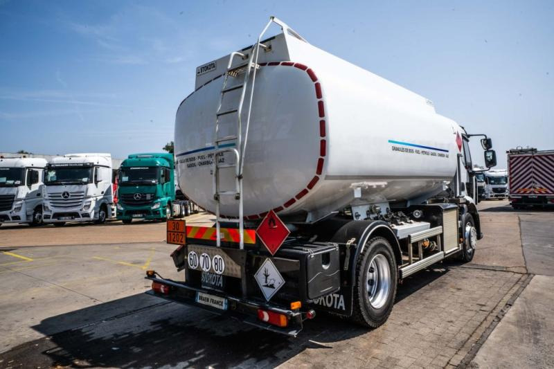 Renault MIDLUM 270 DXI + STOKOTA 14000L /4 COMP - Autocisterna: foto 4 Renault MIDLUM 270 DXI + STOKOTA 14000L /4 COMP - Autocisterna: foto 4