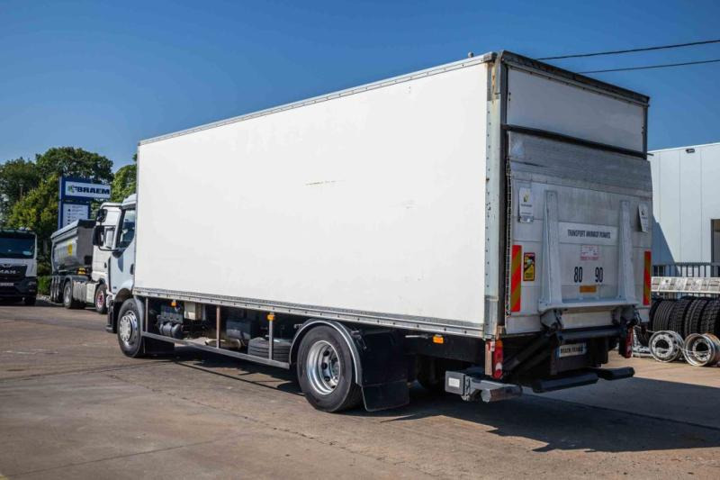 Renault MIDLUM 280DXI+POUSSIN/CHICKEN/KUIKEN/KÛKEN - Kravas automašīna refrižerators: foto 4 Renault MIDLUM 280DXI+POUSSIN/CHICKEN/KUIKEN/KÛKEN - Kravas automašīna refrižerators: foto 4