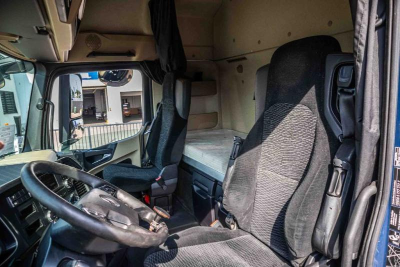 Interior photo 1: Vilcējs Mercedes ACTROS 1848 LS