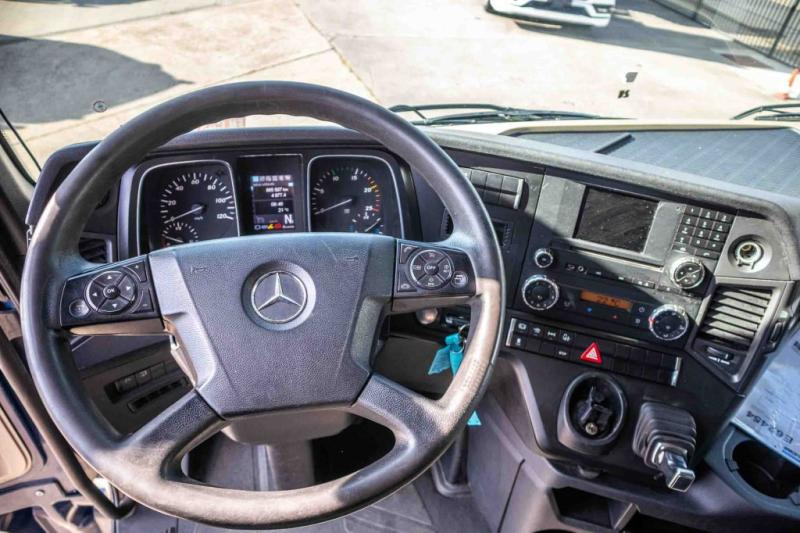 Interior photo 3: Vilcējs Mercedes ACTROS 1848 LS