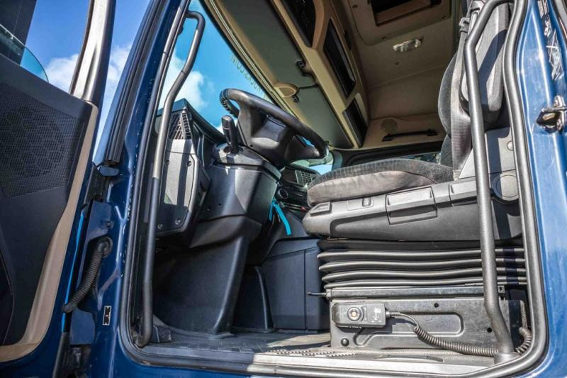 Interior photo 1: Vilcējs Mercedes ACTROS 1848 LS