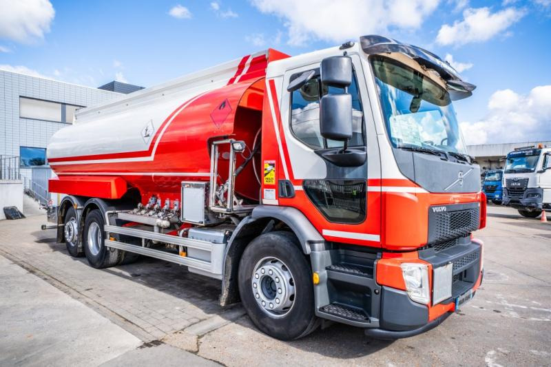 Volvo FE 320+MAGYAR 19.000L/5Comp. - Autocisterna: foto 2 Volvo FE 320+MAGYAR 19.000L/5Comp. - Autocisterna: foto 2