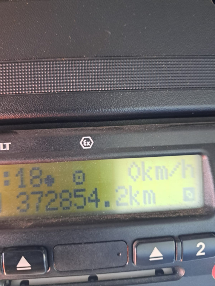 RENAULT MIDLUM 270 - Autocisterna: foto 2 RENAULT MIDLUM 270 - Autocisterna: foto 2