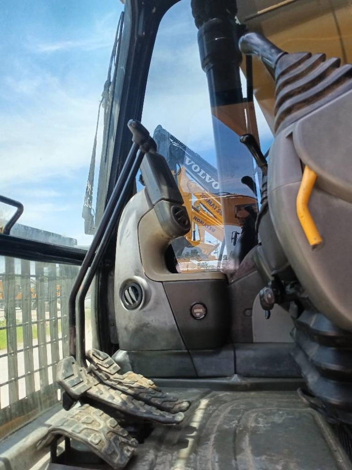 CAT 320 D2 - Kāpurķēžu ekskavators: foto 5 CAT 320 D2 - Kāpurķēžu ekskavators: foto 5