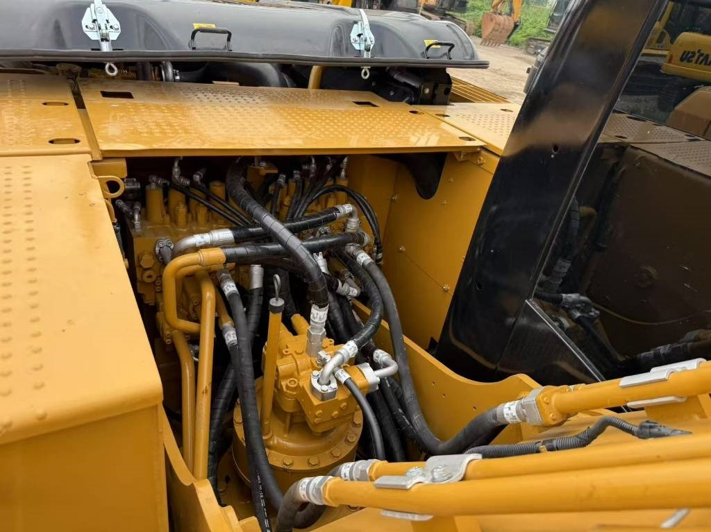 CAT 320D2  - Kāpurķēžu ekskavators: foto 2 CAT 320D2  - Kāpurķēžu ekskavators: foto 2