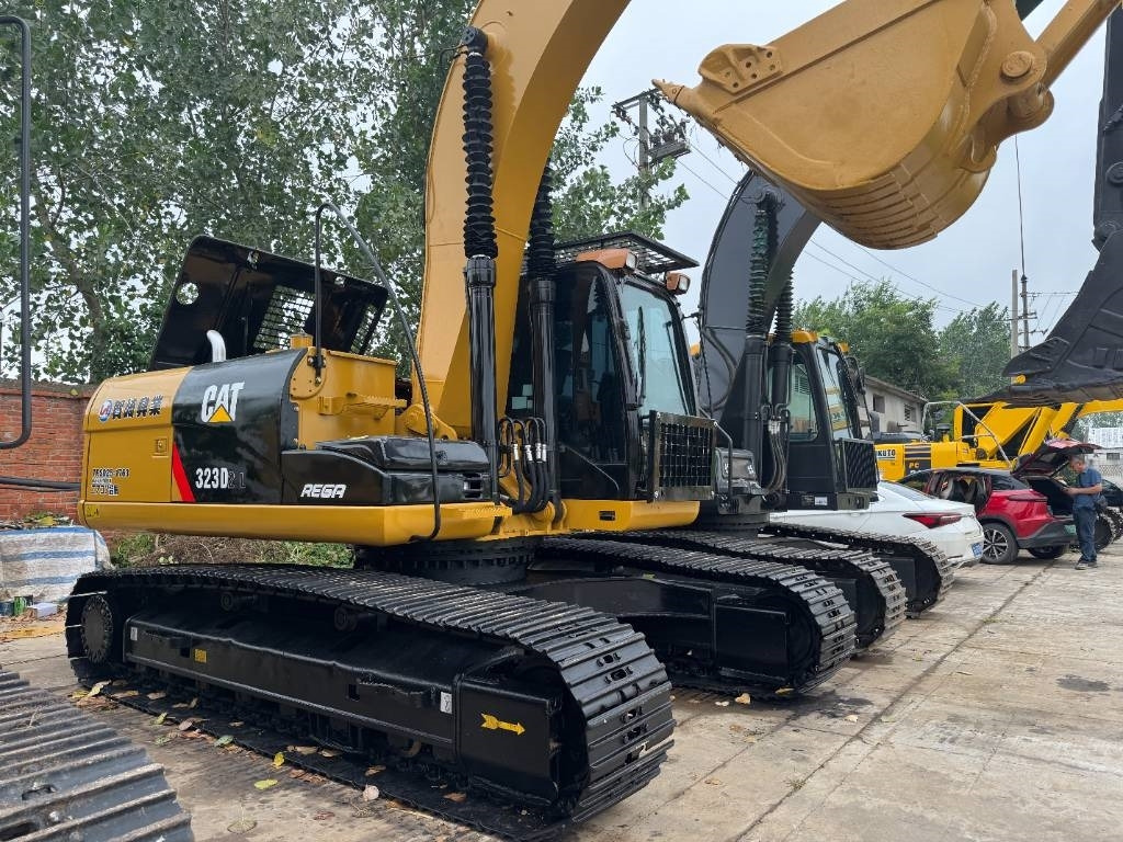 CAT 323D2  - Kāpurķēžu ekskavators: foto 4 CAT 323D2  - Kāpurķēžu ekskavators: foto 4