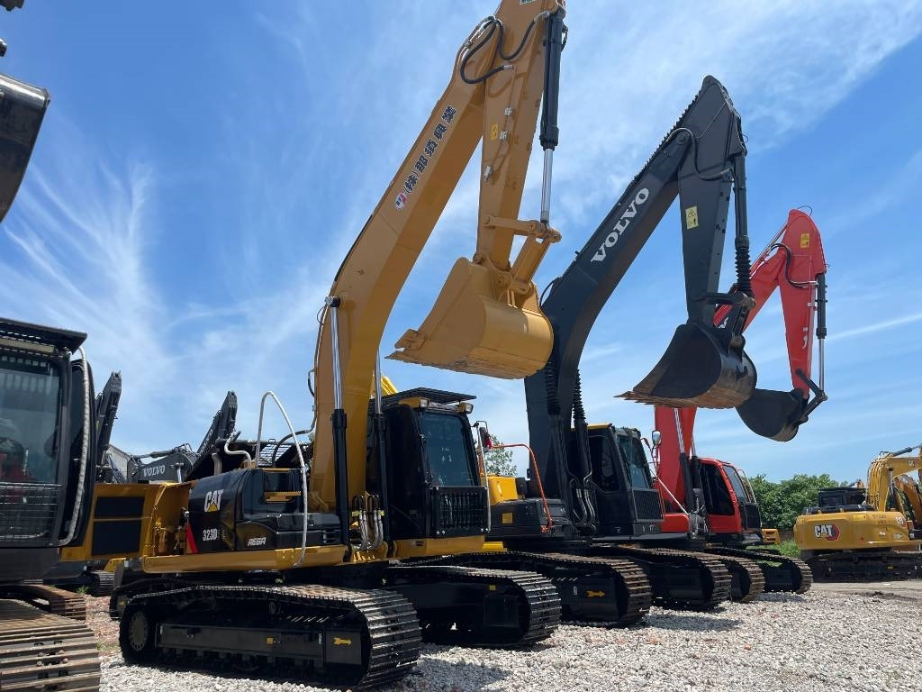 CAT 323D2 - Kāpurķēžu ekskavators: foto 5 CAT 323D2 - Kāpurķēžu ekskavators: foto 5