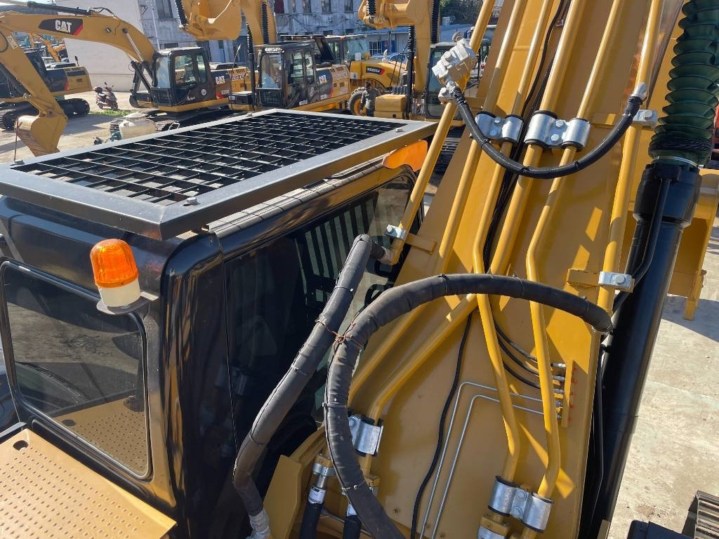 CAT 330 D - Kāpurķēžu ekskavators: foto 4 CAT 330 D - Kāpurķēžu ekskavators: foto 4