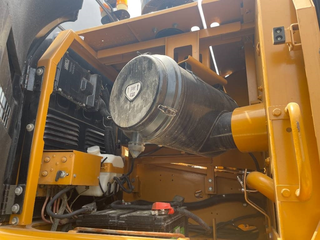 CAT 330D2  līzingu CAT 330D2: foto 7