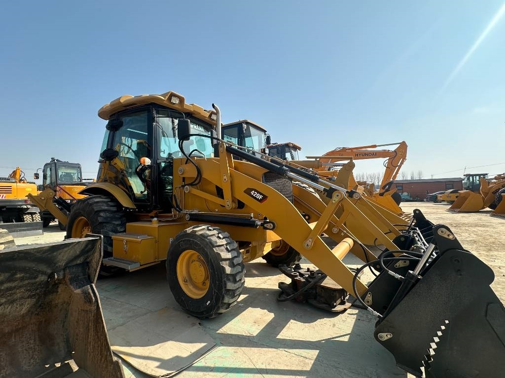 CAT 420 F - Kāpurķēžu ekskavators: foto 1 CAT 420 F - Kāpurķēžu ekskavators: foto 1