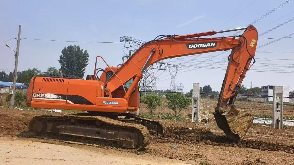 Kāpurķēžu ekskavators Doosan DH 225 LC-7: foto 1