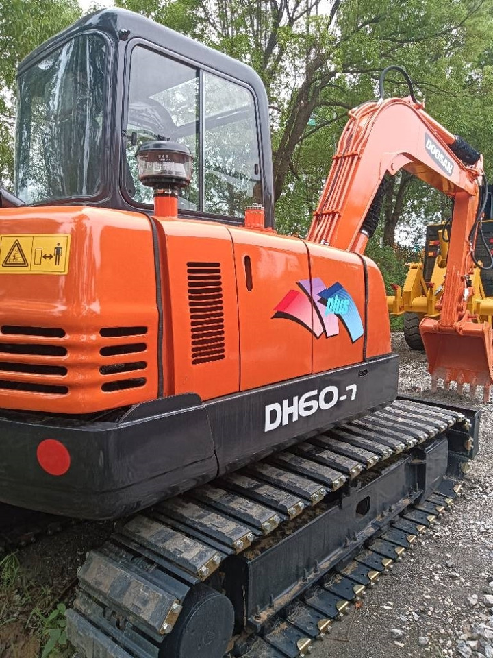 Doosan DH 60-7 - Kāpurķēžu ekskavators: foto 4 Doosan DH 60-7 - Kāpurķēžu ekskavators: foto 4