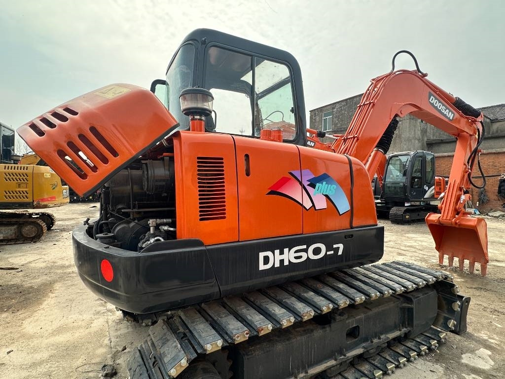 Doosan DH 60 - Mini-ekskavators: foto 2 Doosan DH 60 - Mini-ekskavators: foto 2