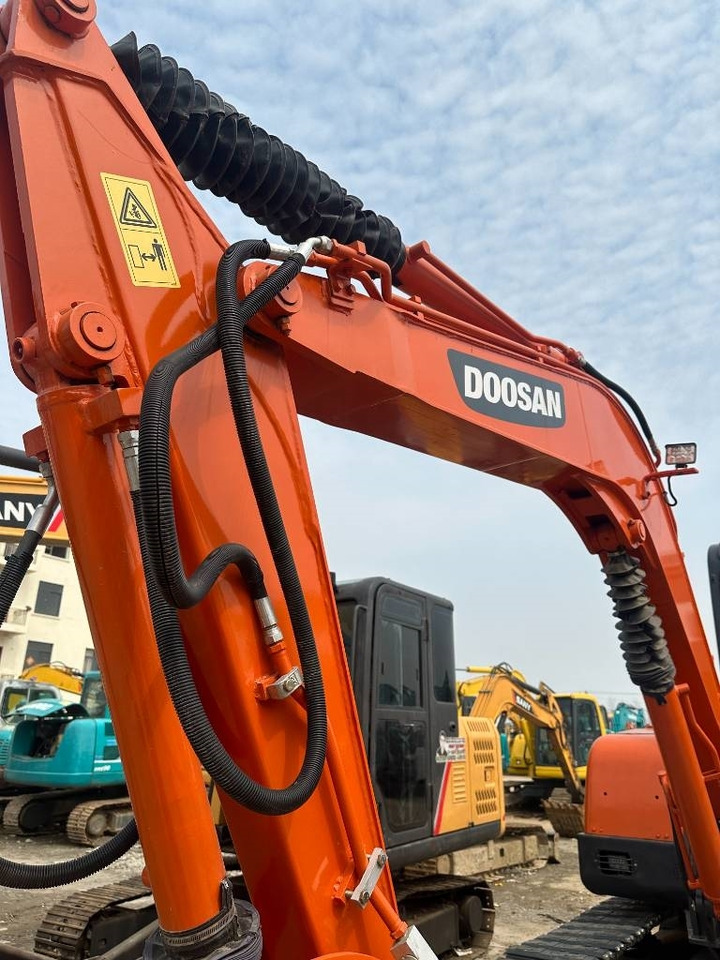 Doosan DH 60 - Mini-ekskavators: foto 4 Doosan DH 60 - Mini-ekskavators: foto 4