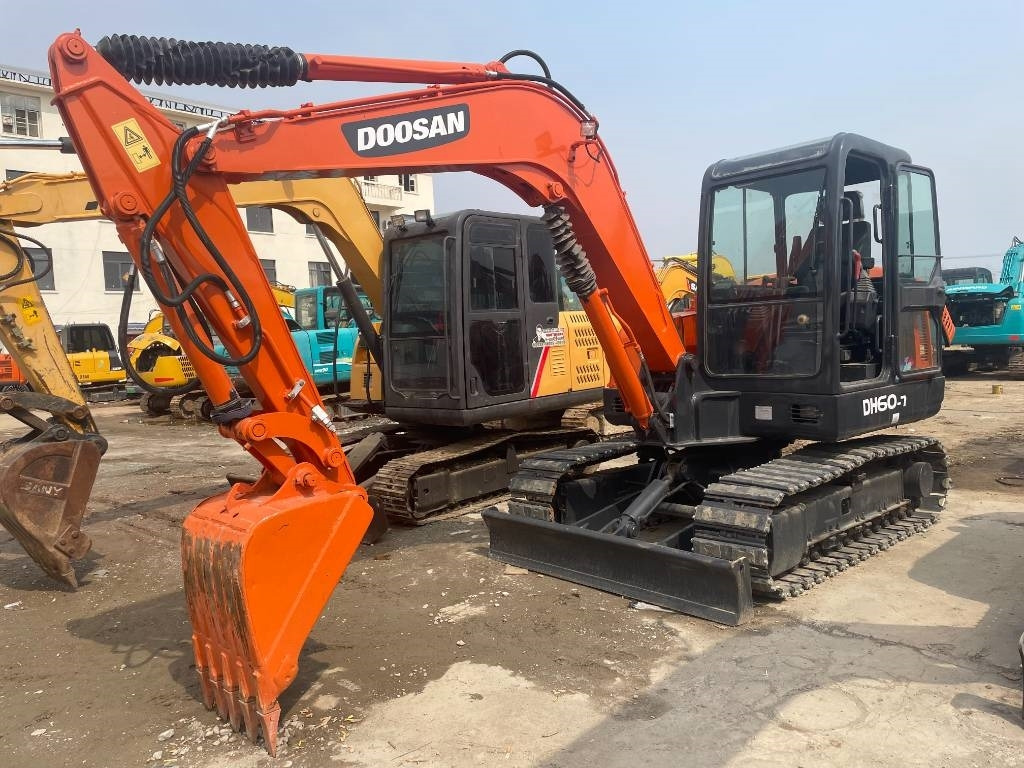 Doosan DH 60 - Mini-ekskavators: foto 2 Doosan DH 60 - Mini-ekskavators: foto 2