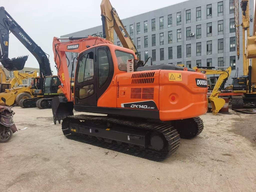 Doosan DX 140 - Kāpurķēžu ekskavators: foto 1 Doosan DX 140 - Kāpurķēžu ekskavators: foto 1