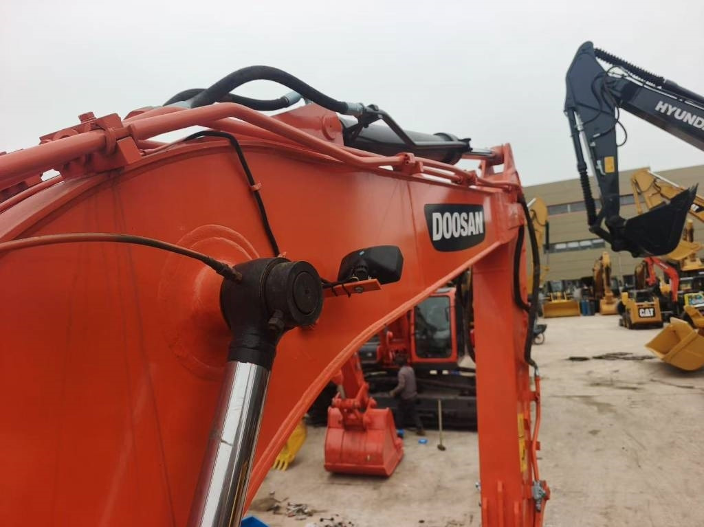 Doosan DX 140 - Kāpurķēžu ekskavators: foto 2 Doosan DX 140 - Kāpurķēžu ekskavators: foto 2