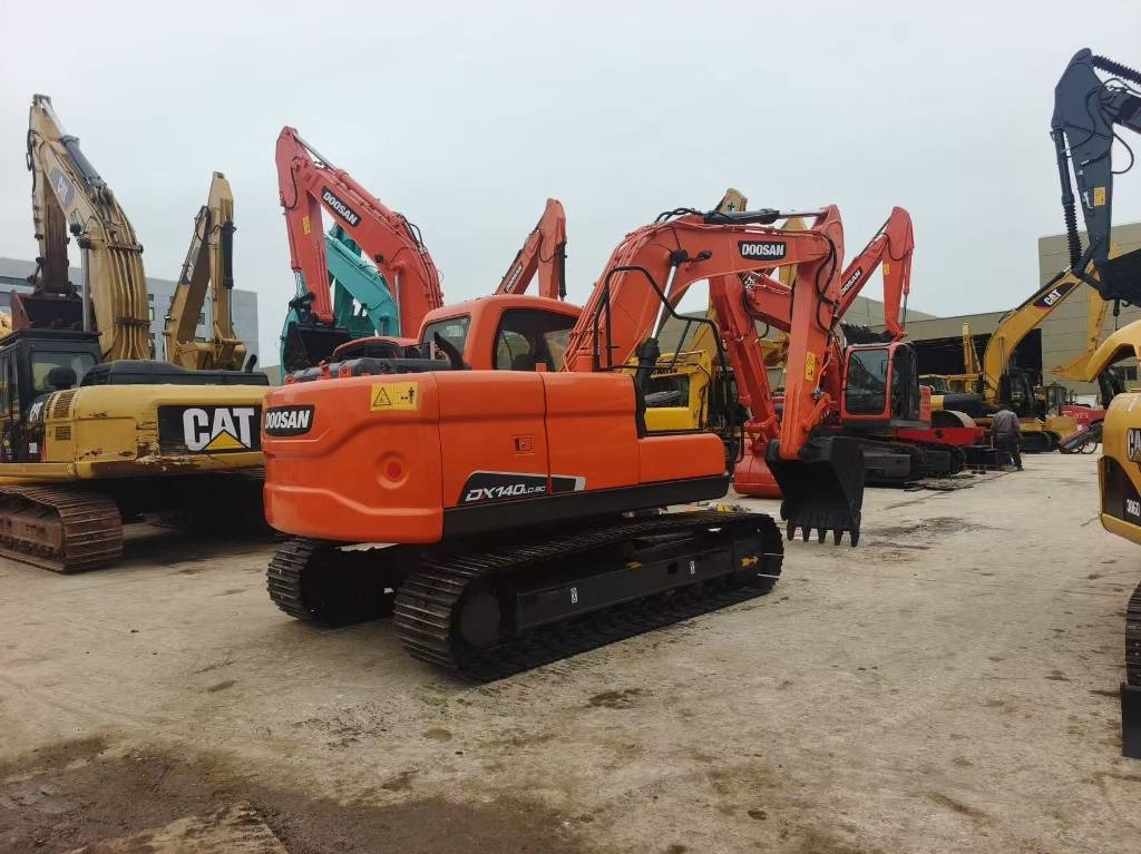 Doosan DX 140 - Kāpurķēžu ekskavators: foto 2 Doosan DX 140 - Kāpurķēžu ekskavators: foto 2