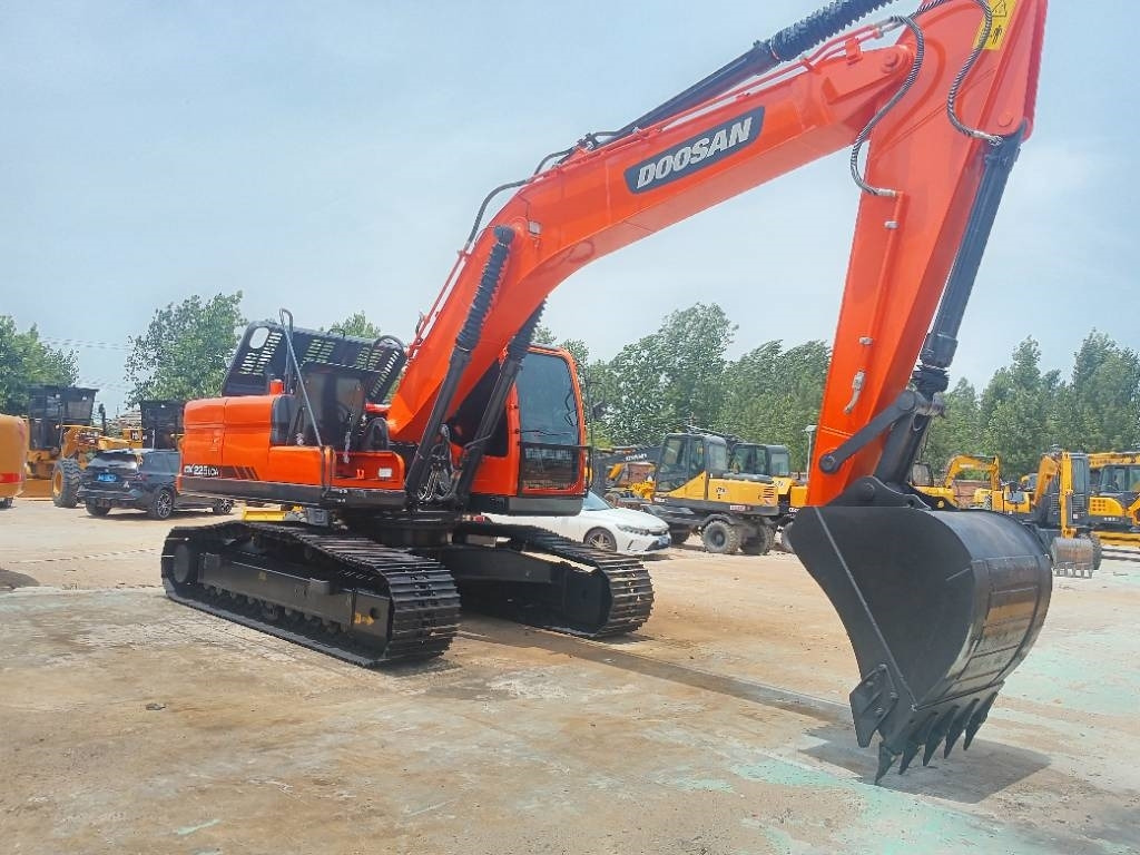 Doosan DX 225 - Kāpurķēžu ekskavators: foto 1 Doosan DX 225 - Kāpurķēžu ekskavators: foto 1