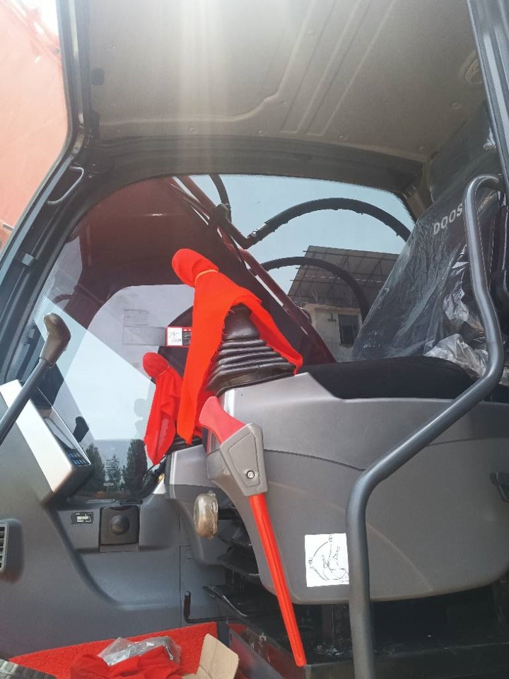 Doosan DX 225 - Kāpurķēžu ekskavators: foto 5 Doosan DX 225 - Kāpurķēžu ekskavators: foto 5