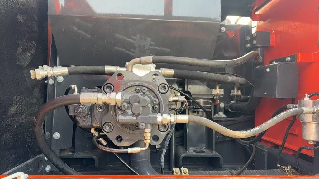 Doosan DX 225 LC - Kāpurķēžu ekskavators: foto 4 Doosan DX 225 LC - Kāpurķēžu ekskavators: foto 4