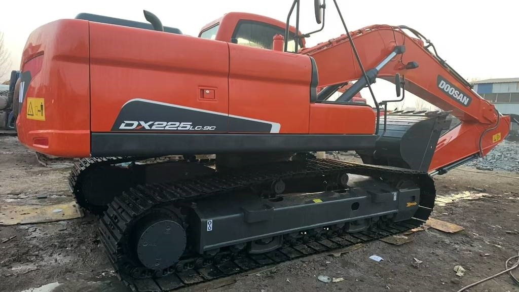 Doosan DX 225 LC - Kāpurķēžu ekskavators: foto 1 Doosan DX 225 LC - Kāpurķēžu ekskavators: foto 1