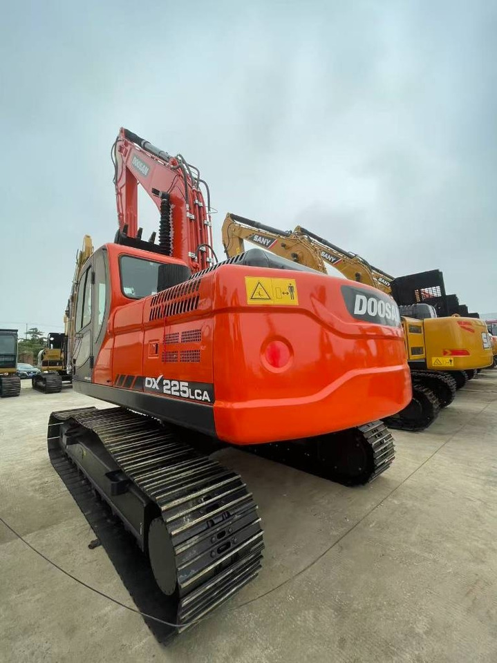 Doosan DX 225 LC  - Kāpurķēžu ekskavators: foto 1 Doosan DX 225 LC  - Kāpurķēžu ekskavators: foto 1
