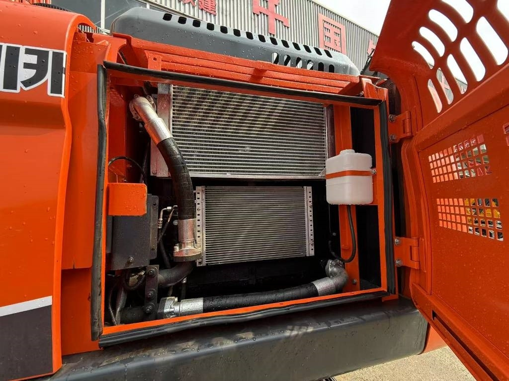 Doosan DX 225 LCA - Kāpurķēžu ekskavators: foto 2 Doosan DX 225 LCA - Kāpurķēžu ekskavators: foto 2