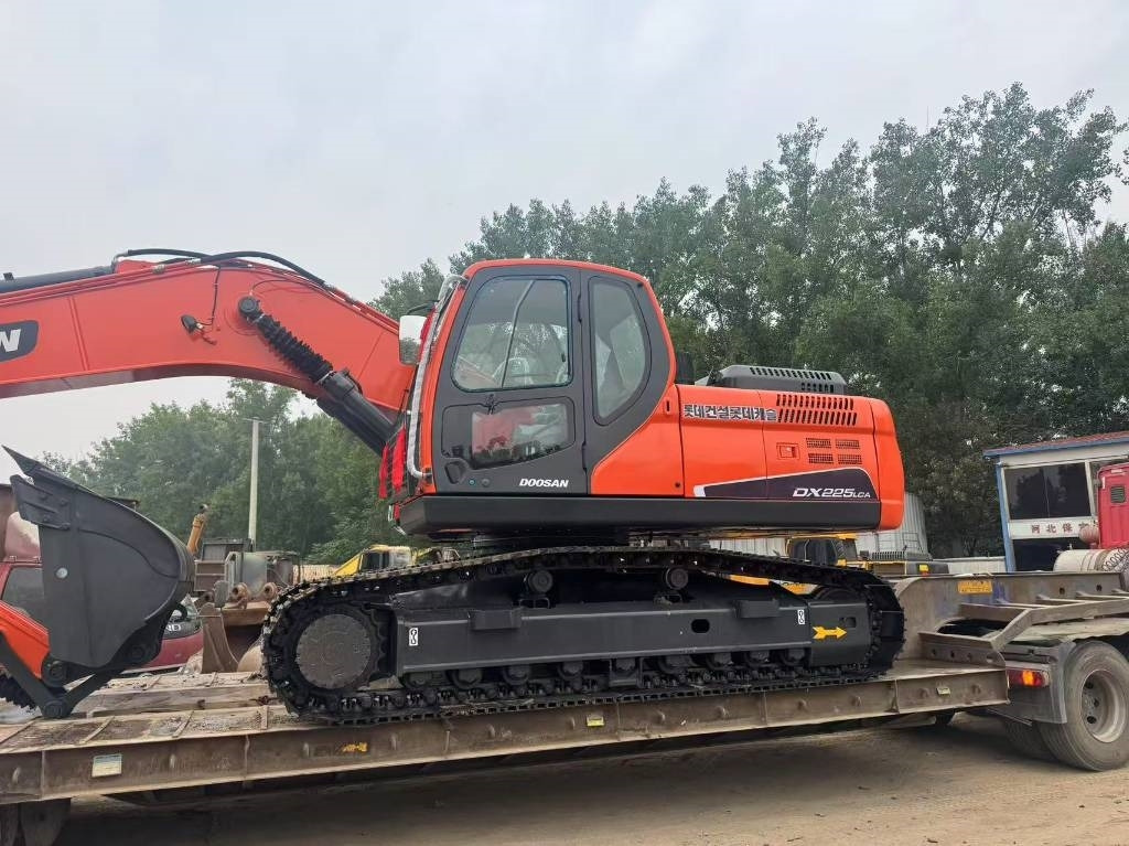 Doosan DX 225 LCA - Kāpurķēžu ekskavators: foto 2 Doosan DX 225 LCA - Kāpurķēžu ekskavators: foto 2