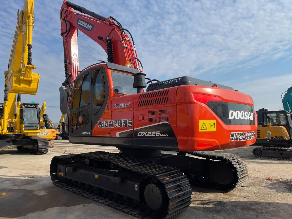 Doosan DX 225 LCA - Kāpurķēžu ekskavators: foto 1 Doosan DX 225 LCA - Kāpurķēžu ekskavators: foto 1