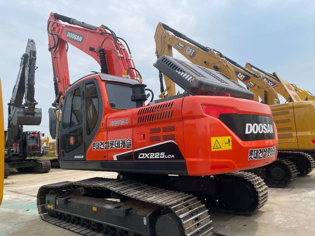 Doosan DX 225 LCA - Kāpurķēžu ekskavators: foto 1 Doosan DX 225 LCA - Kāpurķēžu ekskavators: foto 1
