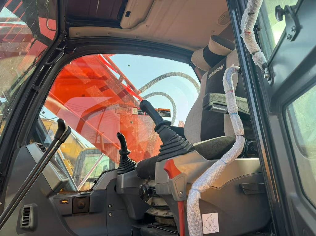 Doosan DX 225 LCA - Kāpurķēžu ekskavators: foto 2 Doosan DX 225 LCA - Kāpurķēžu ekskavators: foto 2