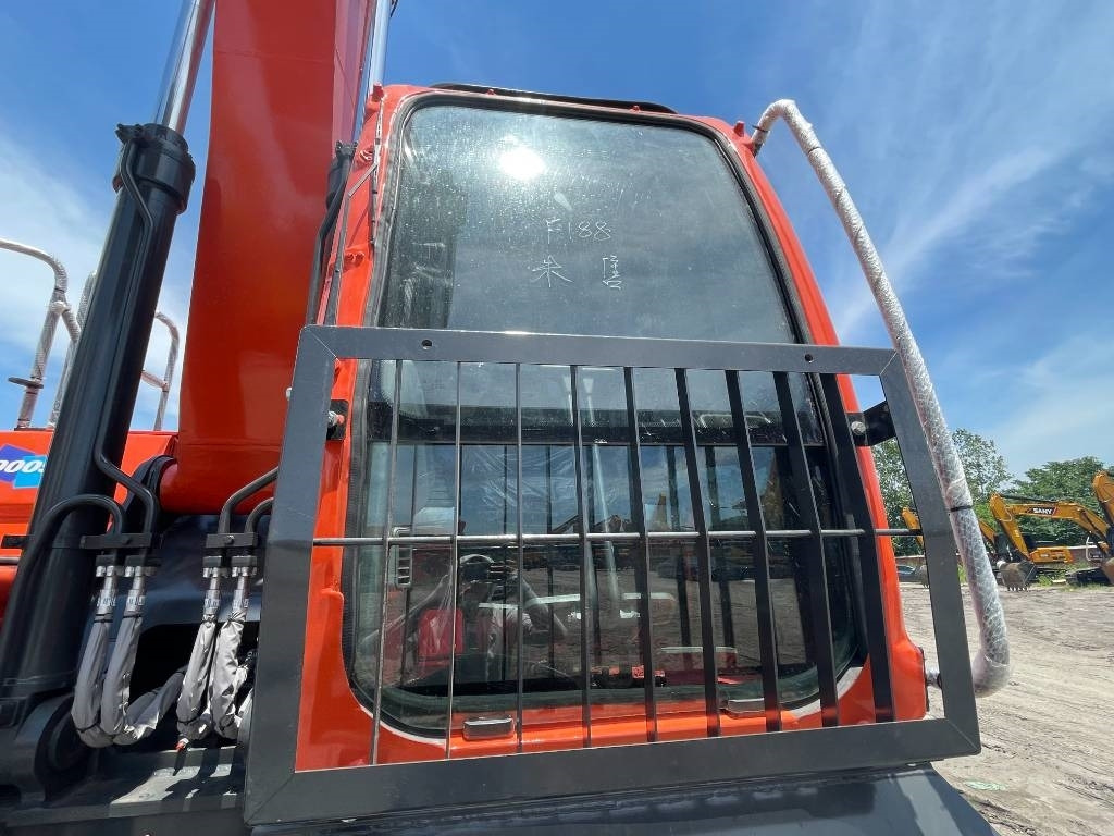 Doosan DX 300 - Kāpurķēžu ekskavators: foto 4 Doosan DX 300 - Kāpurķēžu ekskavators: foto 4