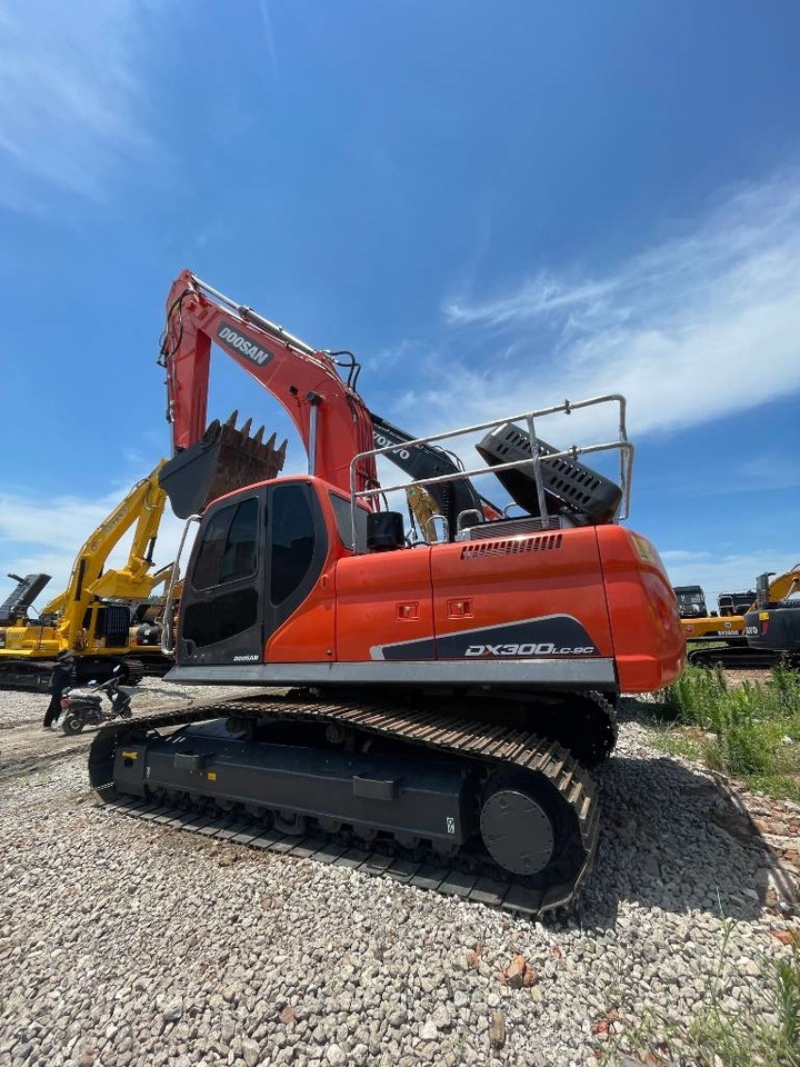 Doosan DX 300 LC - Kāpurķēžu ekskavators: foto 1 Doosan DX 300 LC - Kāpurķēžu ekskavators: foto 1