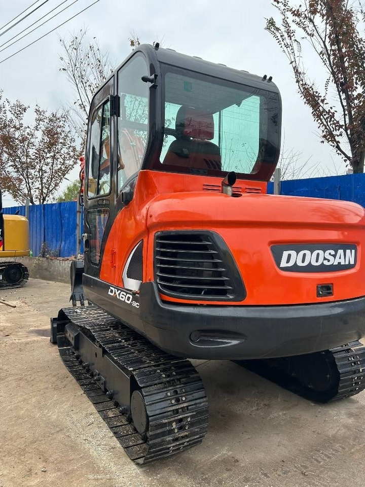 Doosan DX 60 - Mini-ekskavators: foto 1 Doosan DX 60 - Mini-ekskavators: foto 1